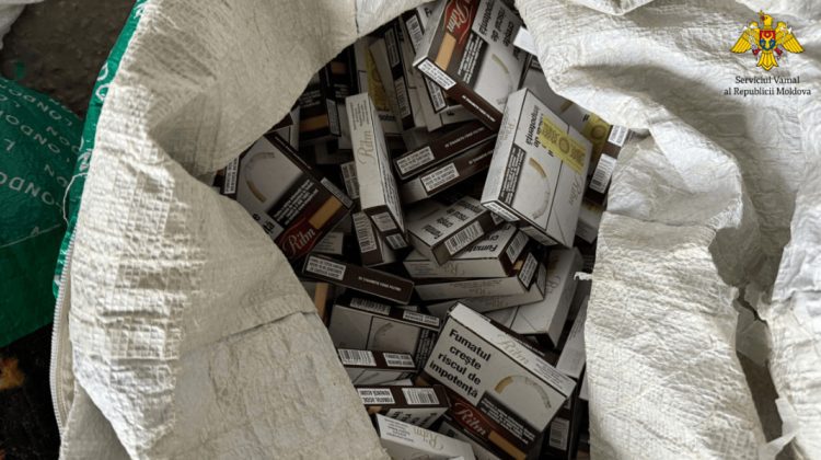 I-a fost dat business-ul peste cap! Țigări ascunse în saci și alcool în sticle, găsite în mașina unui bărbat