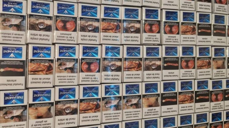 A vrut să zboare la Londra cu valiza plină de țigări, dar a fost prins la vamă