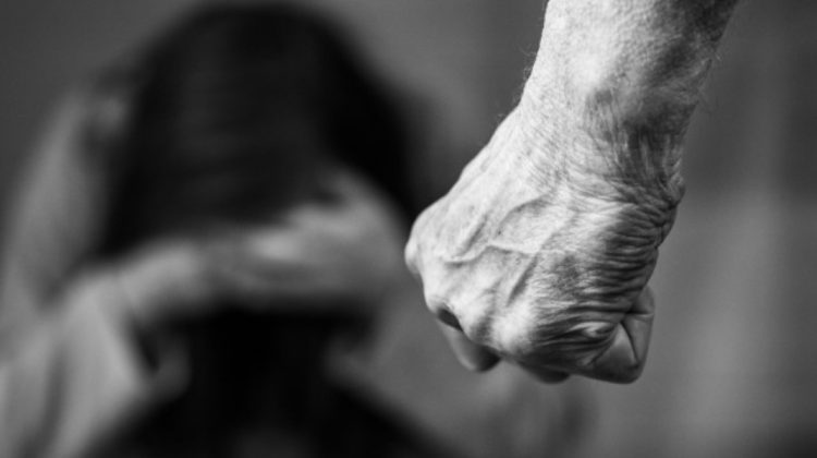 O femeie din Dondușeni a murit după ce ar fi fost bătută de soț. Bărbatul a fost reținut