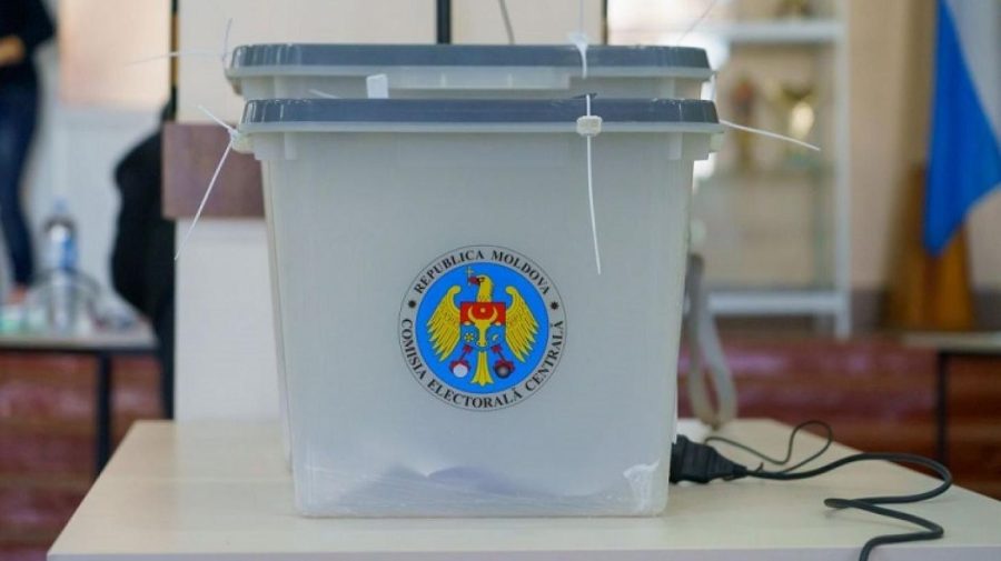 Deschiderea secției de vot la Liceul Teoretic Mihai Eminescu din Bălți