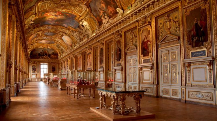 Cum arată spectaculoasele bijuterii ale Coroanei Franței furate în doar 7 minute de la Luvru