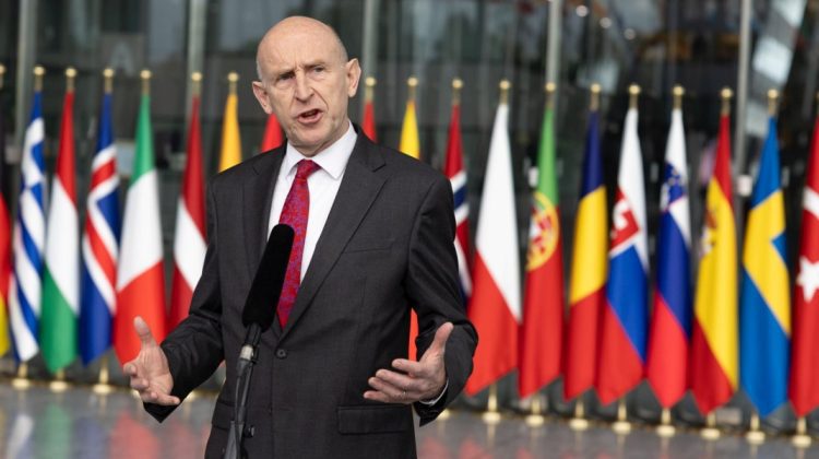 În marja summitului UE-NATO, secretarul britanic al apărării a anunțat oficial desfășurarea experților militari la noi