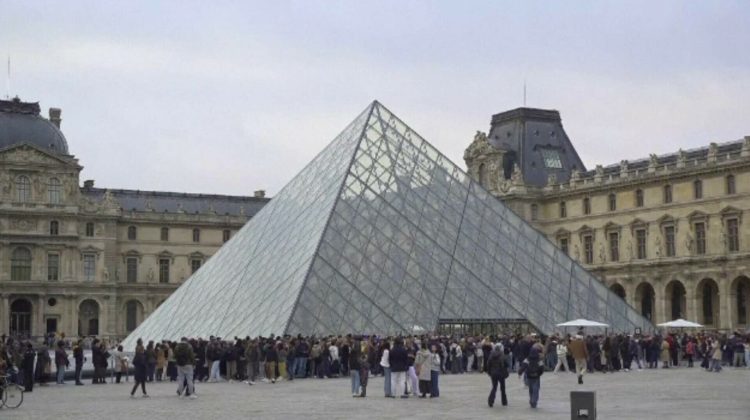 Directoarea de la Luvru solicită înfiinţarea unei „secţii de Poliţie în cadrul muzeului”