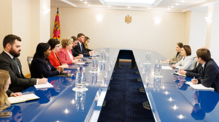 Oaspeți la Președinție! Maia Sandu a discutat cu oficiali britanici despre reziliența democratică a Moldovei