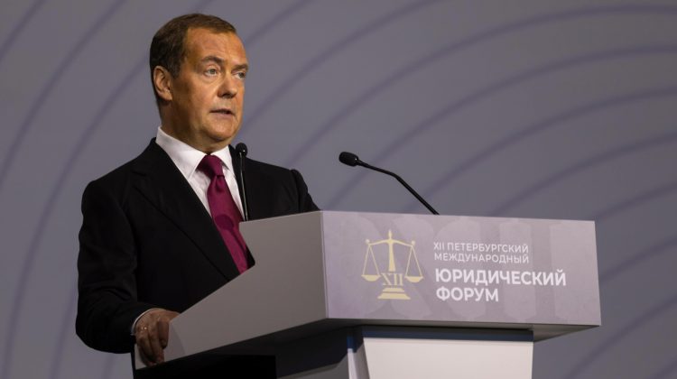 Medvedev amenință Belgia cu „arma apocalipsei”. Ministrul belgian i-a răspuns ironic cu o melodie a Selenei Gomez