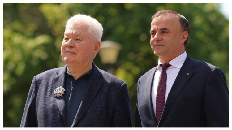 Voronin, pus pe glume la prima ședință a Parlamentului: ”Lui Tarlev o să-i cânte cucul”