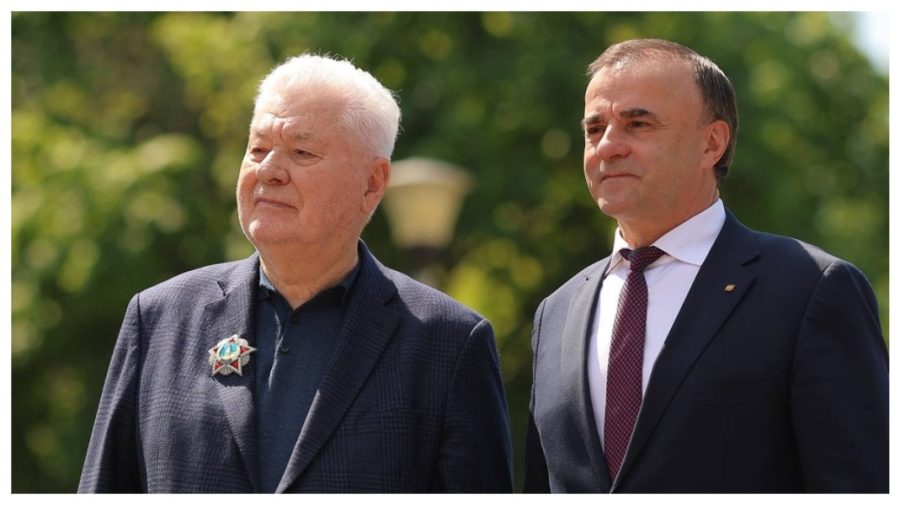 Voronin, pus pe glume la prima ședință a Parlamentului: ”Lui Tarlev o să-i cânte cucul”