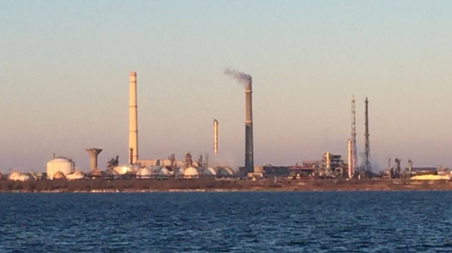 Alertă maximă la o rafinărie din România. Garda de Mediu: În aer și în sol ajung necontrolat substanțe periculoase