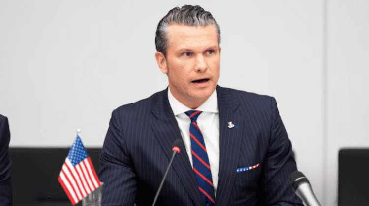 Șeful Penatagonului a cerut aliaților NATO să achiziționeze mai multe arme americane pentru Ucraina