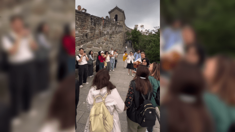 Folclor – pe unul dintre cele mai spectaculoase monumente ale lumii. Surorile Osoianu au cântat la Marele Zid Chinezesc
