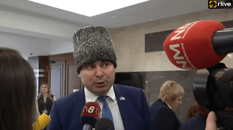 VIDEO Primul scandal în Parlament – Vasile Costiuc s-a plâns că biroul fracțiunii este vizavi de veceu