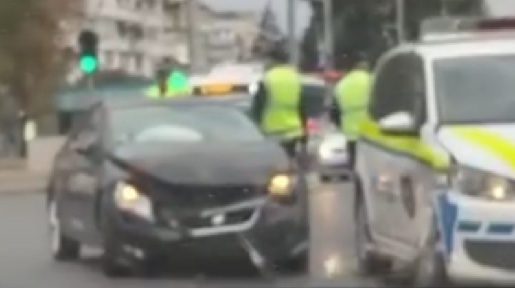 Un nou accident în capitală cu implicarea unei mașini de poliție, în intersecția Ștefan cel Mare – Ismail