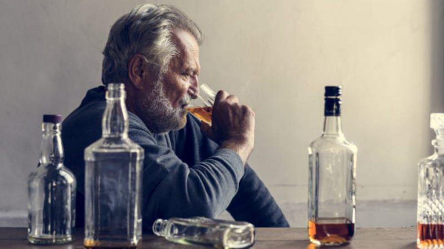 Alcoolul ucide: în Moldova, unul din 13 oameni moare din cauza consumului, iar riscul începe de la prima picătură