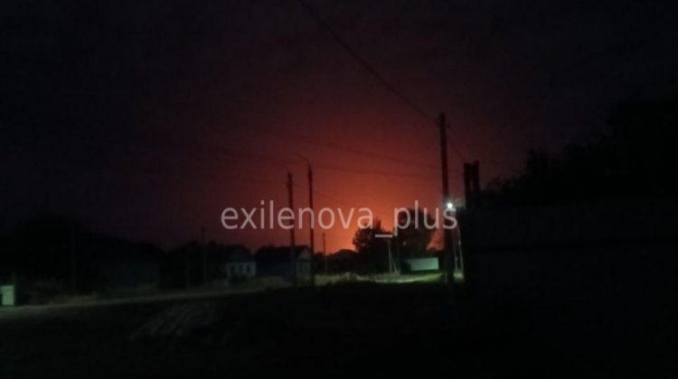 VIDEO Incendiu puternic la o uzină de prelucrare a gazelor din Rusia. Instalația a fost atacată cu drone