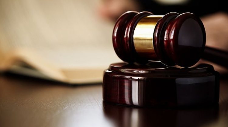 Un avocat achitat anterior, găsit vinovat pentru trafic de influență. Termenul de prescripție l-a scăpat de pedeapsă