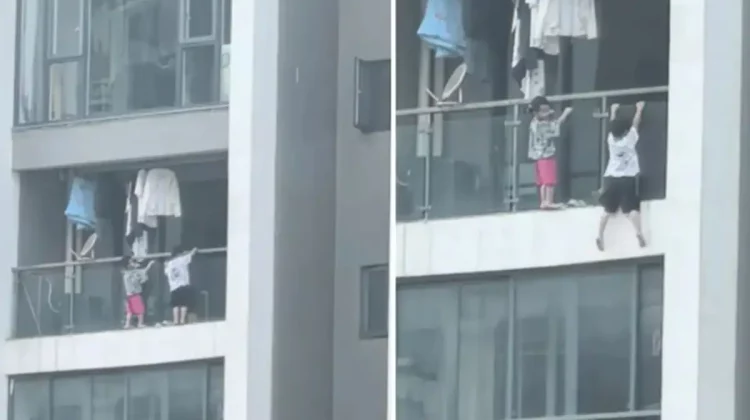 VIDEO Doi copii filmați în timp ce se jucau pe marginea balconului la etajul 13 în China