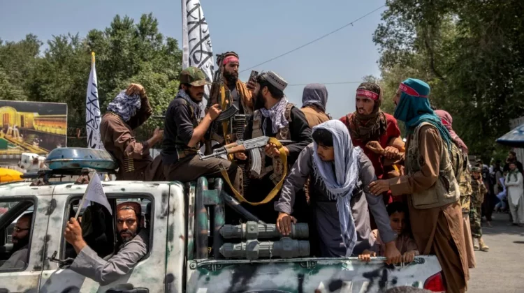 Lupte între Pakistan și Afganistan la granița dintre cele două țări. Zeci de soldați au fost împușcați