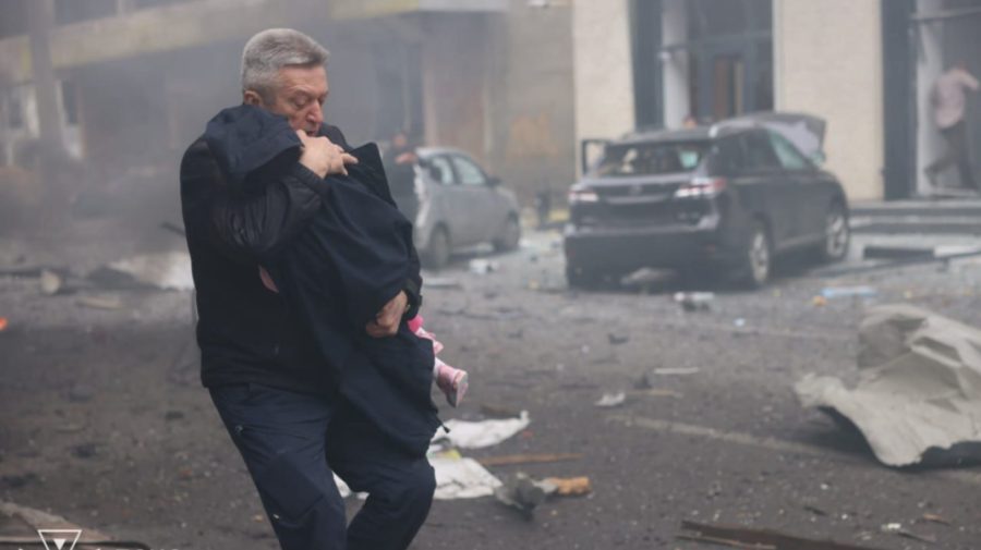 FOTO Rușii au atacat cu drone o grădiniță din Harkov: Un mort și șapte răniți