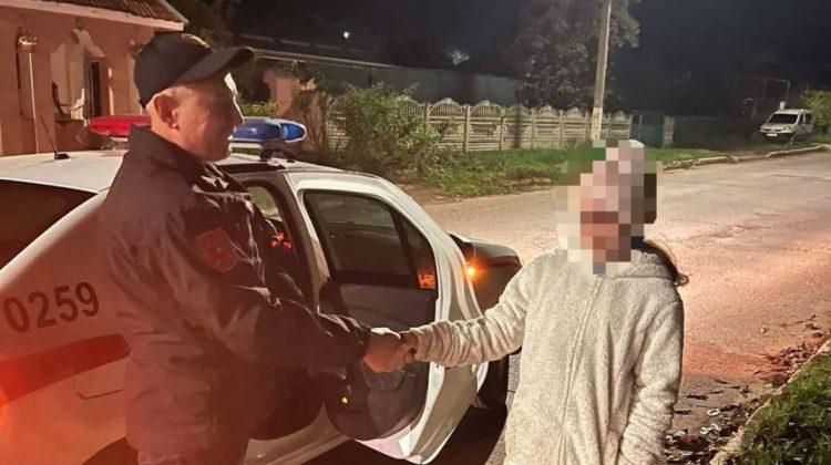 O copilă s-a pierdut marți după-amiază. Carabinierii au găsit-o și au predat-o familiei