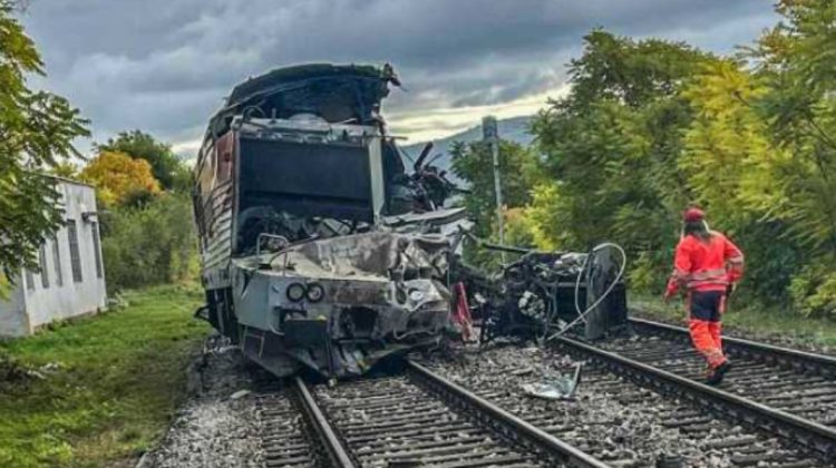 Accident feroviar grav în Slovacia. Aproape 100 de persoane rănite