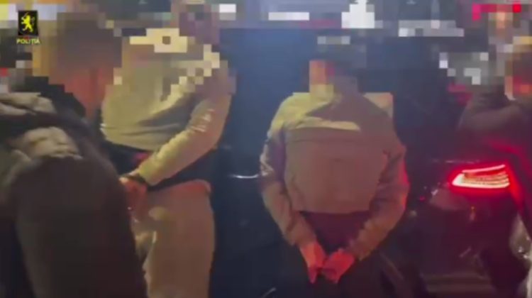 Droguri de 4,5 milioane de lei, ridicate de polițiști. Doi bărbați riscă până la 15 ani de închisoare