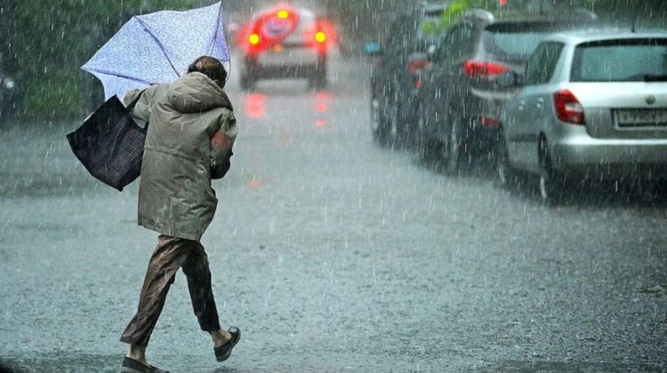 Cod galben de ploi de lungă durată în toată țara, valabil marți și miercuri