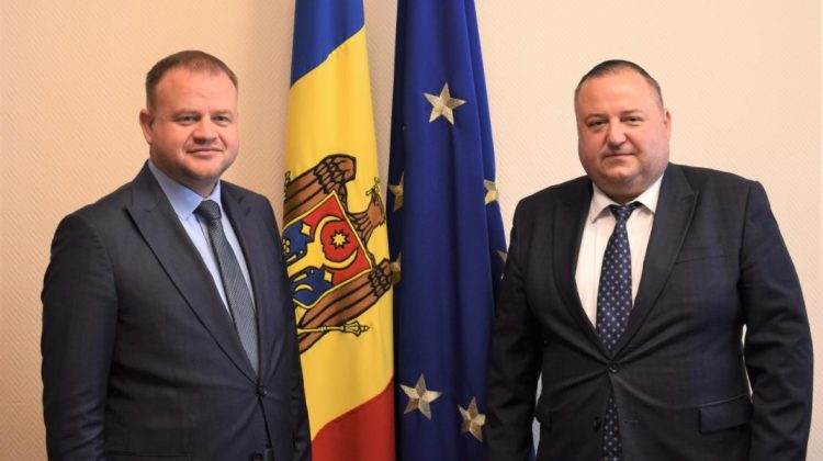 Situația școlilor cu predare în română din Transnistria, discutată de Roman Roșca și un oficial român