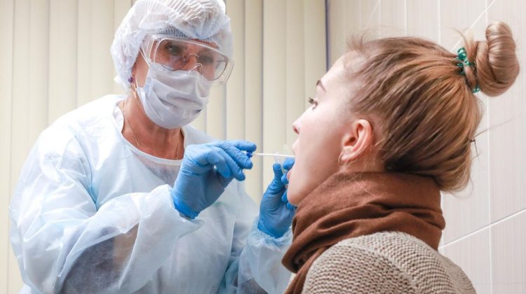 Pierderea mirosului, o posibilă consecință permanentă a COVID-19