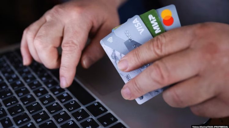 Rusia extinde supravegherea digitală: băncile vor instala SORM, sistem folosit de FSB pentru interceptări