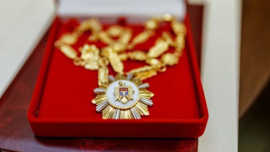 Scriitori și critici literari, decorați de Președinta Republicii Moldova