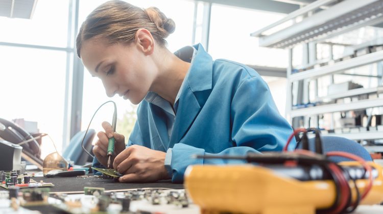 Adio, plumb și mercur în electronice. Guvernul le interzice oficial