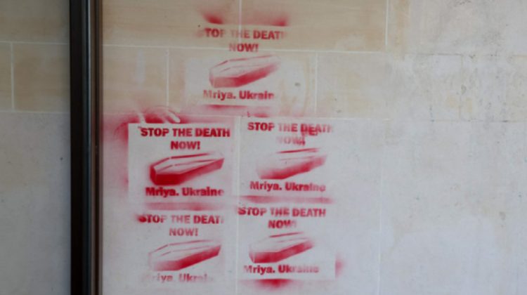 Patru moldoveni, judecați la Paris pentru graffiti considerate acte împotriva armatei franceze