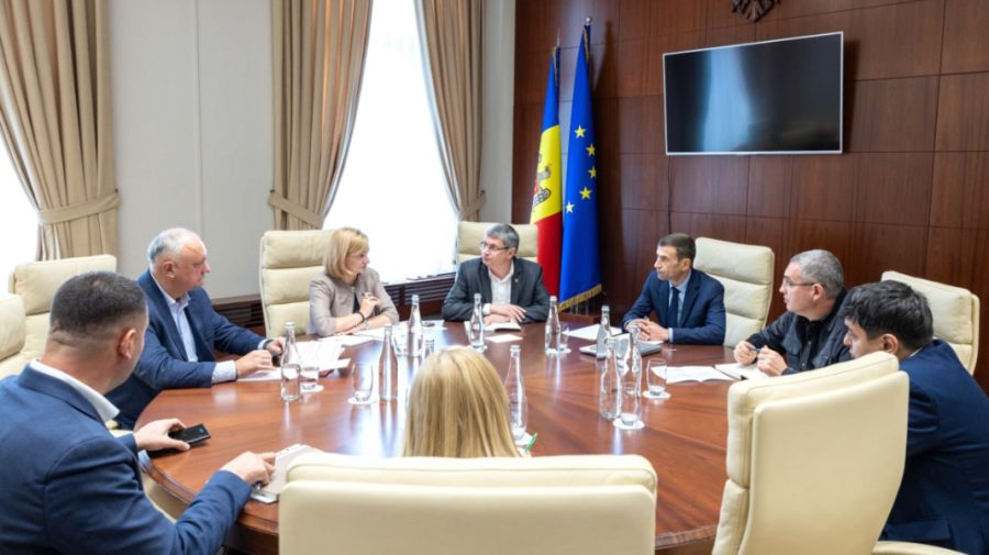 Igor Grosu discută cu șefii de fracțiuni despre alegerea Biroului permanent al Parlamentului