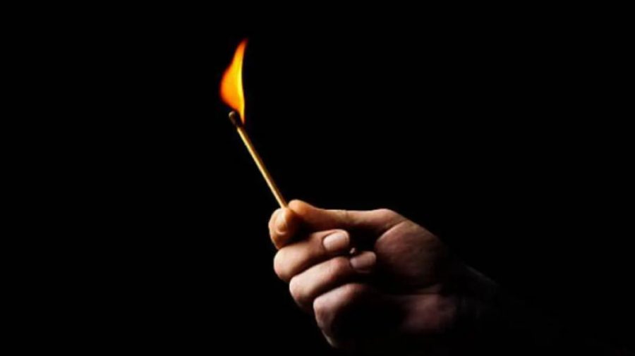 A dat foc concubinei după un scandal: femeia a fost stropită cu benzină și incendiată