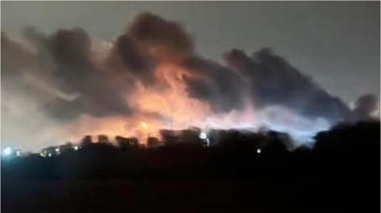 Flăcări uriașe la singura rafinărie mare din Ungaria: focul a fost vizibil de la kilometri distanță