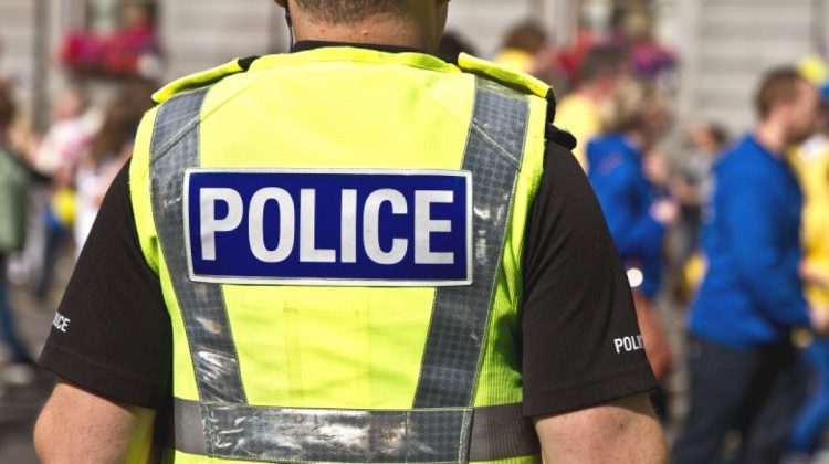 Trei persoane bănuite că au dat o mână de ajutor serviciilor ruse de spionaj au fost arestate în Marea Britanie