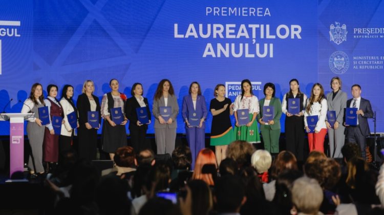 FOTO „Pedagogul anului 2025”: 13 profesori și educatori au fost premiați pentru excelență