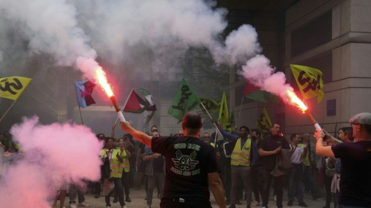 Franța se confruntă cu un nou val de proteste. Poliția a mobilizat 76.000 de agenți