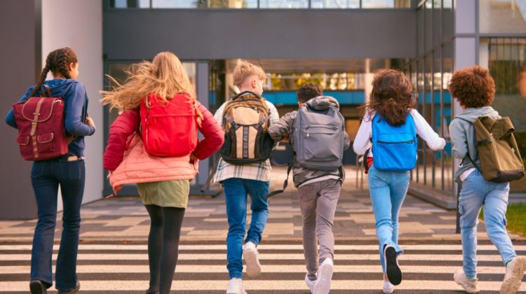 Elevii intră în vacanța de toamnă: o săptămână de pauză, între 27 octombrie și 2 noiembrie