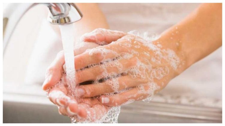 Dezinfectanții pe bază de alcool ar putea fi interziși de UE