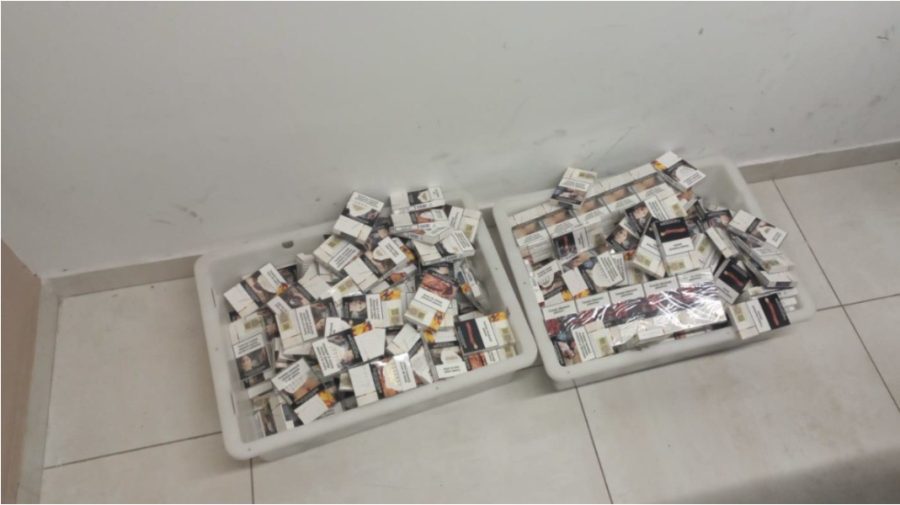 O femeie de 65 de ani, prinsă cu țigări nedeclarate la plecarea spre Roma