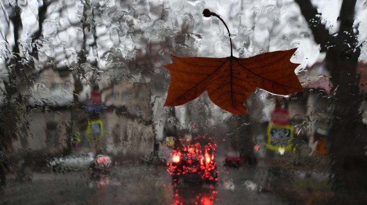 Zi ploioasă și răcoroasă în toată țara: Ce temperaturi vom avea astăzi, 6 octombrie