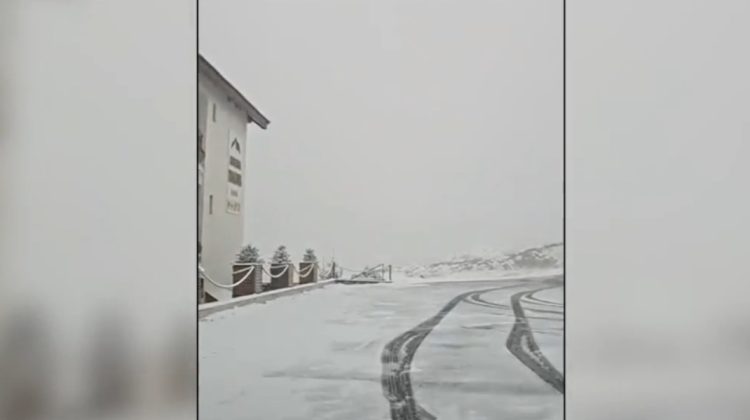 VIDEO Iarnă adevărată în octombrie, cu fulgi mășcați! Cod portocaliu de ninsoare în mai multe zone montane din România