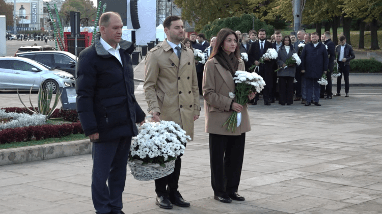 NO COMMENT | FLORI LA MONUMENTUL VOIEVODULUI – DE HRAMUL ORAȘULUI