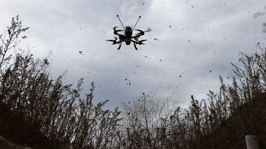 Drone ucrainene au avariat o navă, locuințe și un depozit de petrol în Rusia