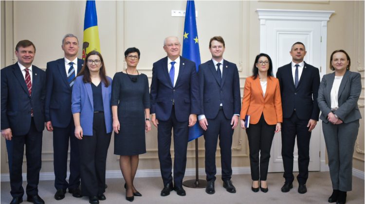 FOTO Marta Kos, în vizită la Chișinău: S-a întâlnit cu Alexandru Munteanu și membrii Guvernului