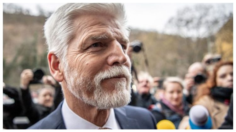 Scandal politic la Praga: Președintele Cehiei se opune îndepărtării steagurilor ucrainene de pe clădiri