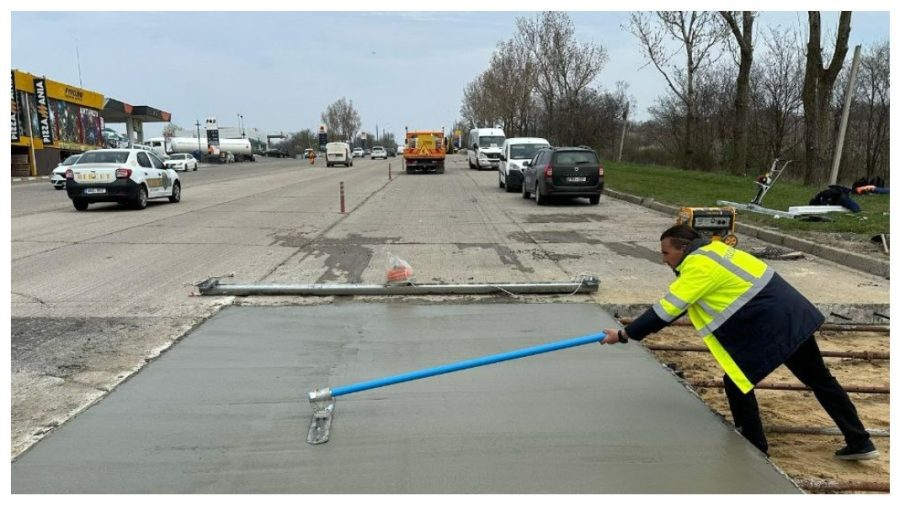 VIDEO Modernizări pe șos. Hîncești: carosabil nou și borduri schimbate