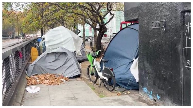 Adăposturi improvizate de migranți pe străzile britanice