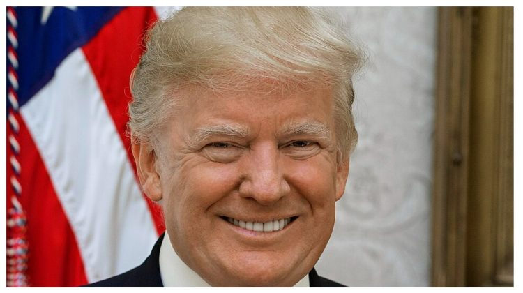 VIDEO Moment neobișnuit la Casa Albă: Donald Trump l-a stropit cu parfum pe președintele Siriei, Al Sharaa